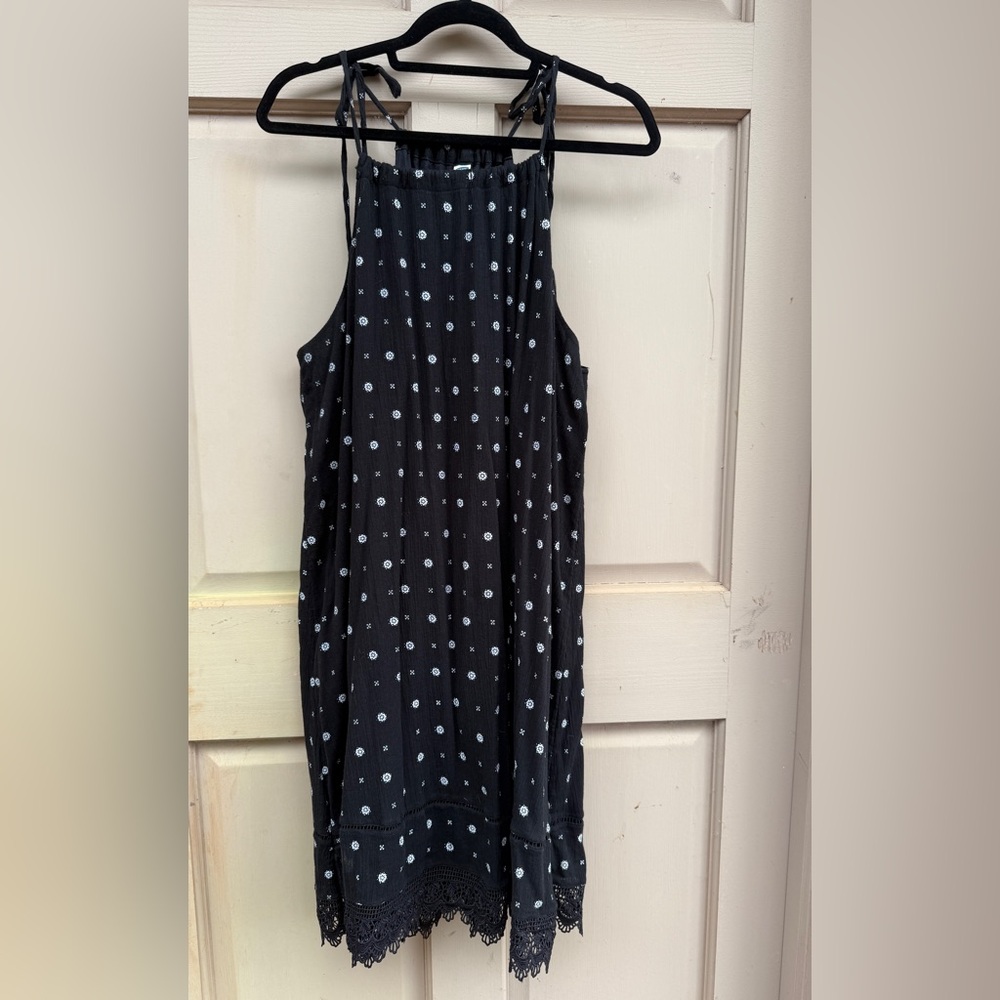 ⭐️halter shift dress with lace trim